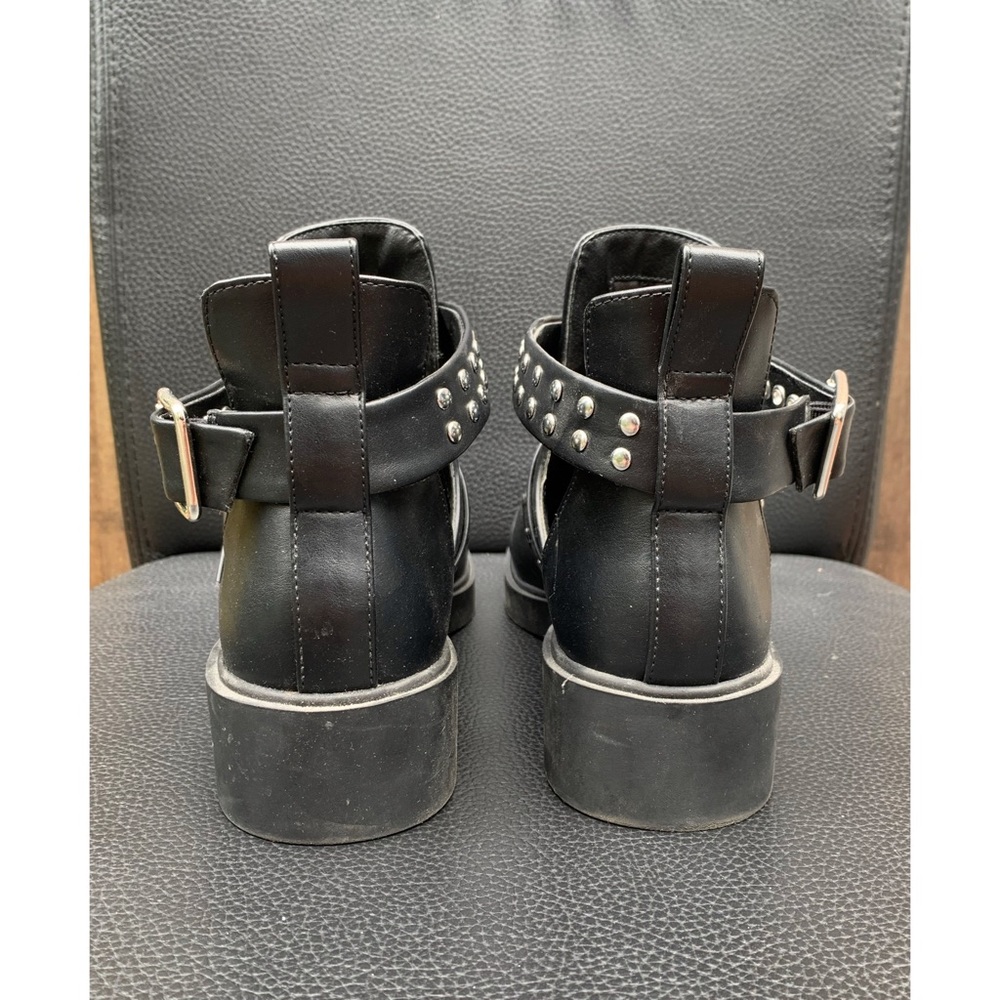 Divided Boots - Picture 3 of 6